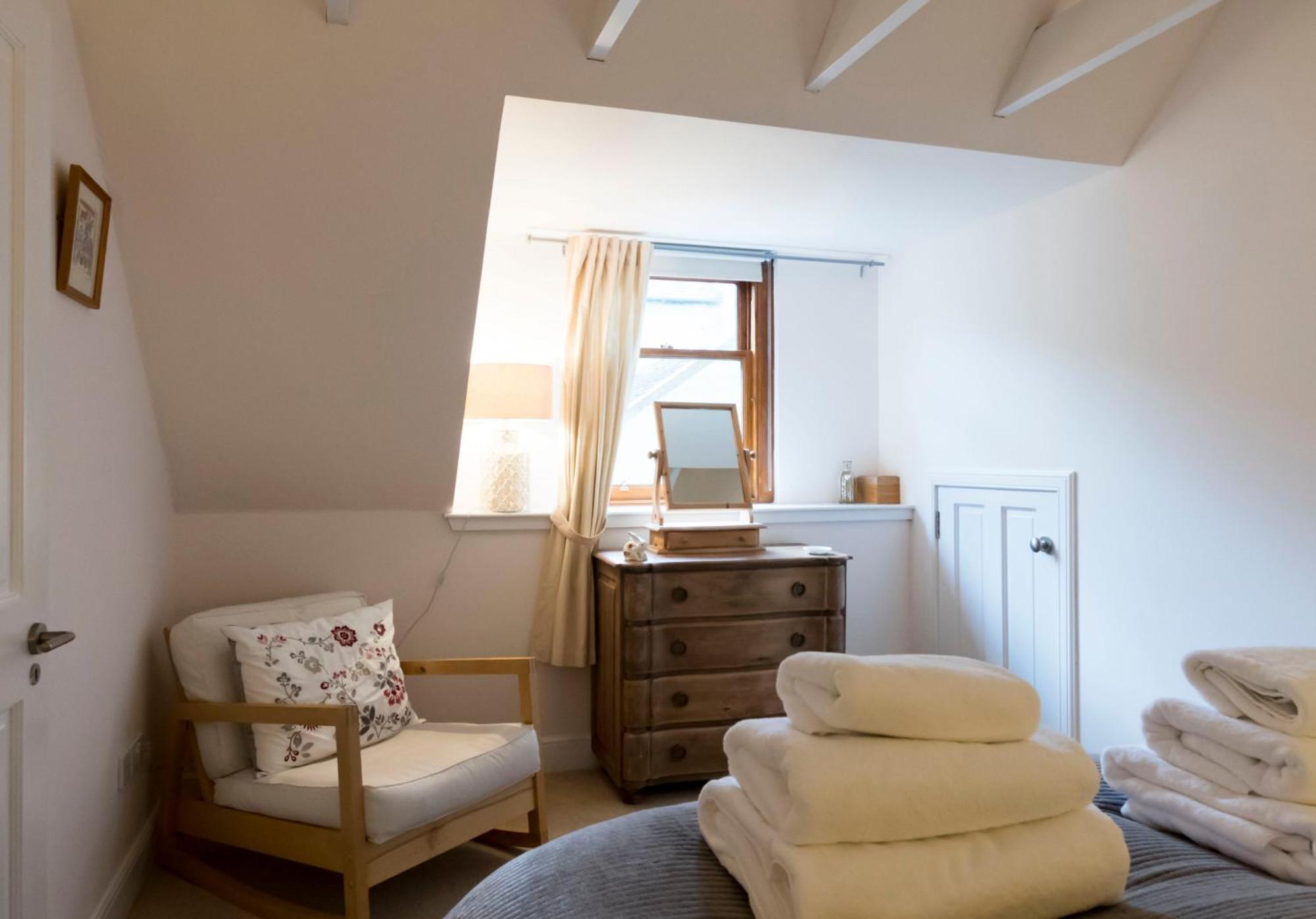 Converted Coach House With Parking In *