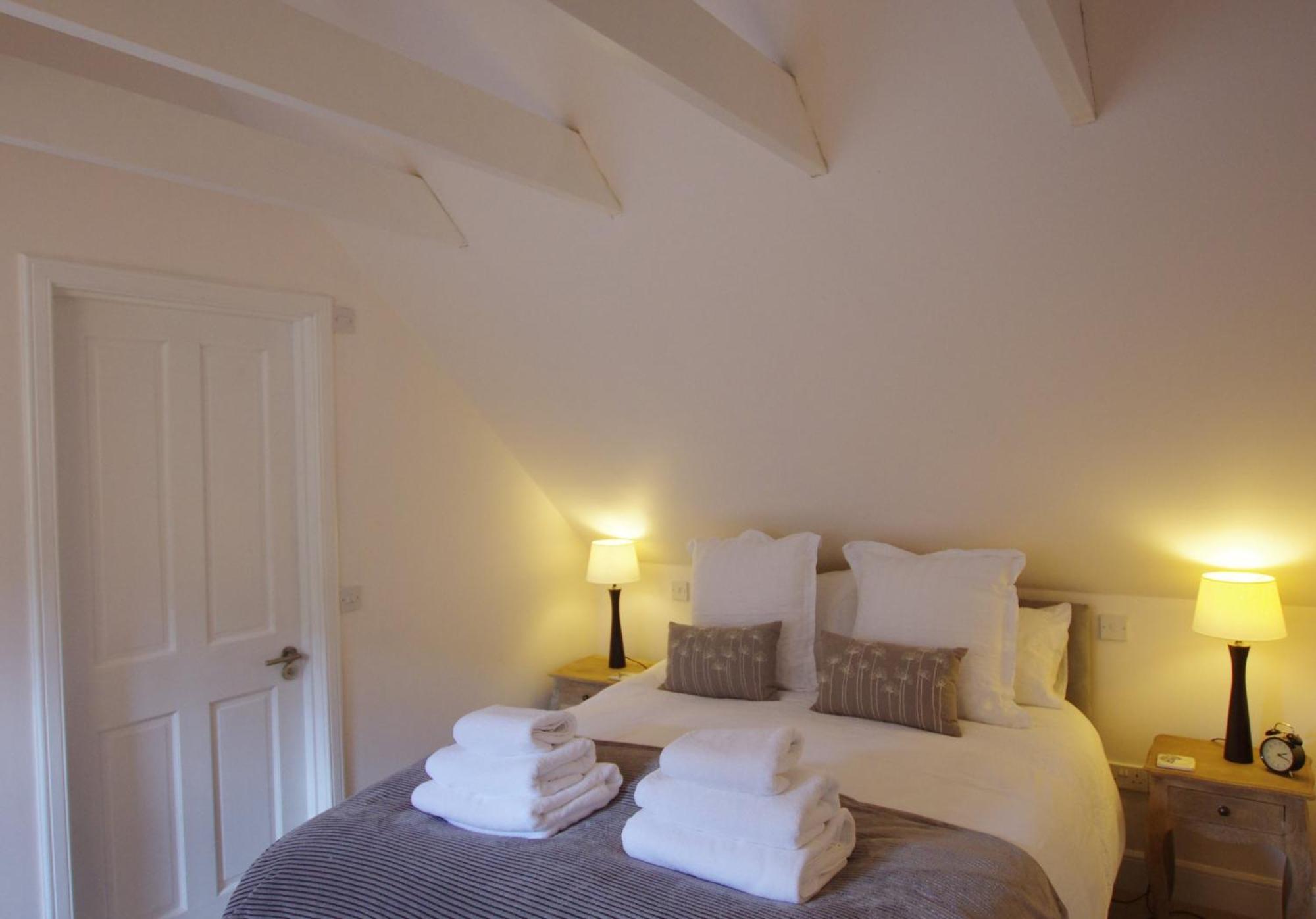 Converted Coach House With Parking In Apartment