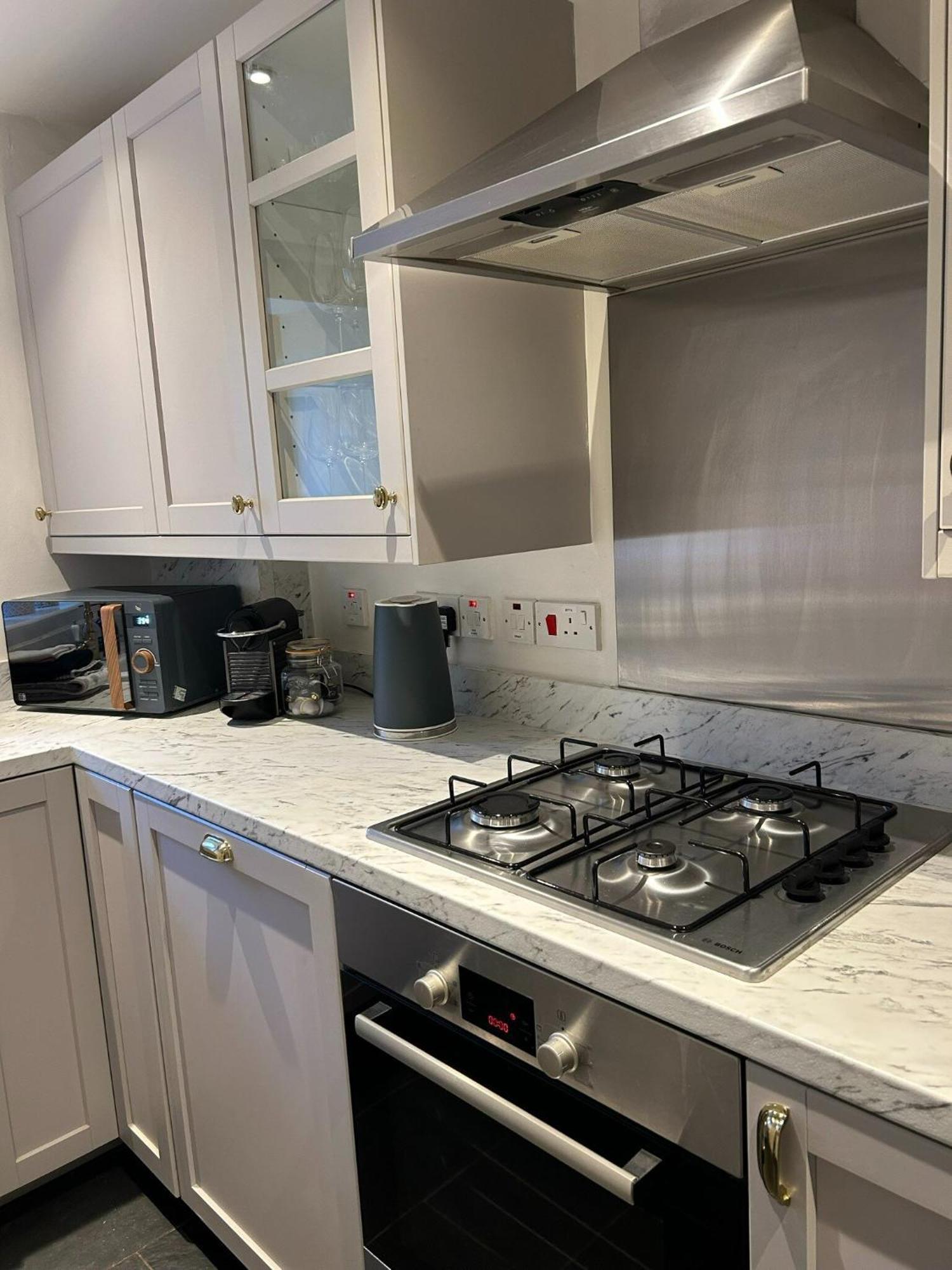Apartment Converted Coach House With Parking In
